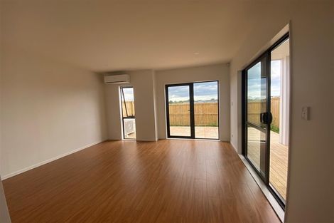 Photo of property in 9 Kairakau Street, Takanini, 2110