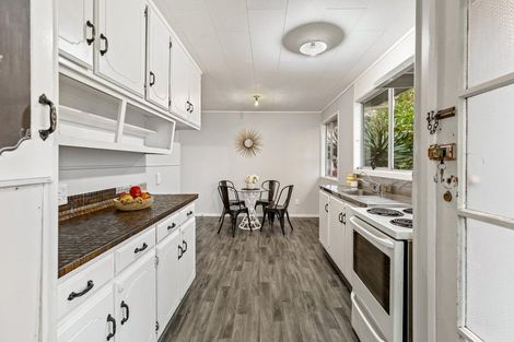 Photo of property in 18 Solar Road, Glen Eden, Auckland, 0602