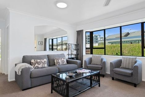 Photo of property in 22 Maunganui Road, Mount Maunganui, 3116