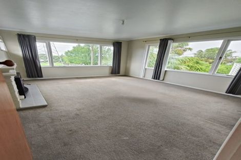 Photo of property in 9 Wakeling Avenue, Te Atatu South, Auckland, 0610