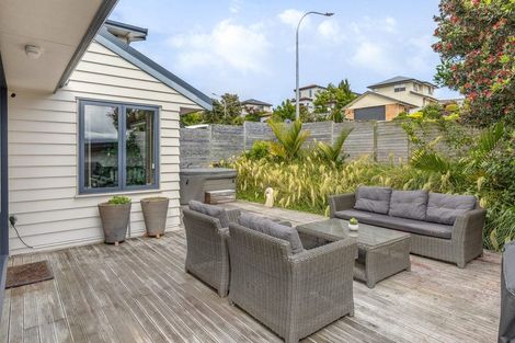 Photo of property in 17 Endeavour Drive, Whitby, Porirua, 5024