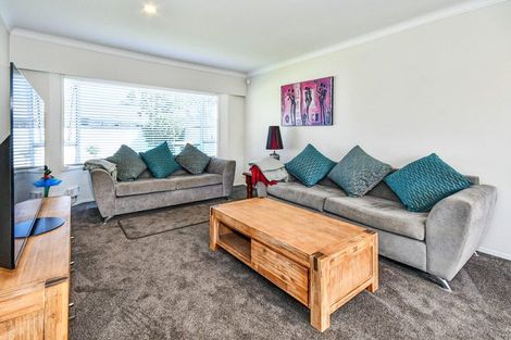 Photo of property in 6 Oakland Avenue, Papatoetoe, Auckland, 2025