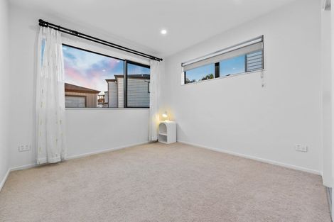 Photo of property in 152b Luckens Road, West Harbour, Auckland, 0618