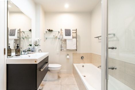 Photo of property in 16b Hobson Street, Thorndon, Wellington, 6011