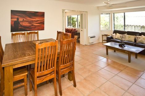 Photo of property in 82 Buscomb Avenue, Henderson, Auckland, 0610