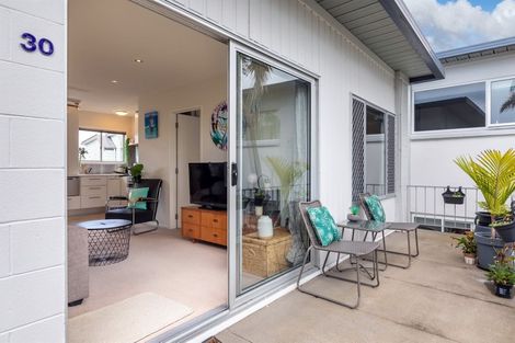 Photo of property in 1/72l Kitchener Road, Milford, Auckland, 0620