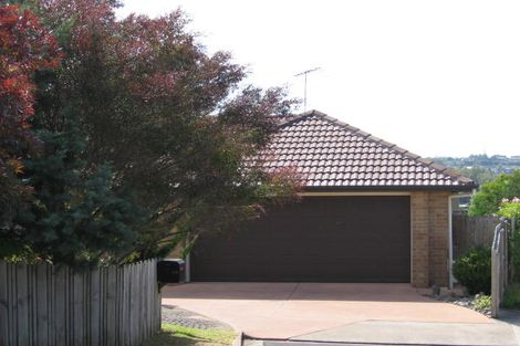 Photo of property in 10 Lincoln Close, Northcross, Auckland, 0630