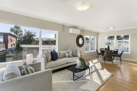 Photo of property in 3/166 East Coast Road, Forrest Hill, Auckland, 0620
