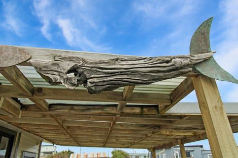 Photo of property in 2 Huia Street, Foxton Beach, Foxton, 4815