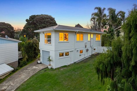 Photo of property in 37 Neptune Avenue, Beach Haven, Auckland, 0626