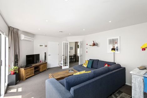 Photo of property in 1b Romney Square, Tawa, Wellington, 5028