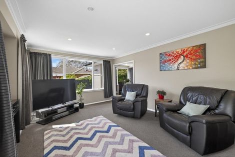 Photo of property in 73 Dunedin Street, Redwood, Christchurch, 8051