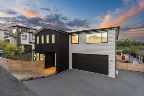 Photo of property in 36 Longshore Drive, Long Bay, Auckland, 0630