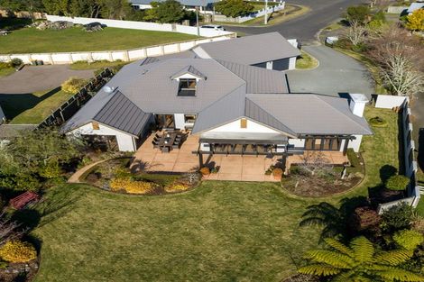 Photo of property in 18 Gemini Place, Kawaha Point, Rotorua, 3010