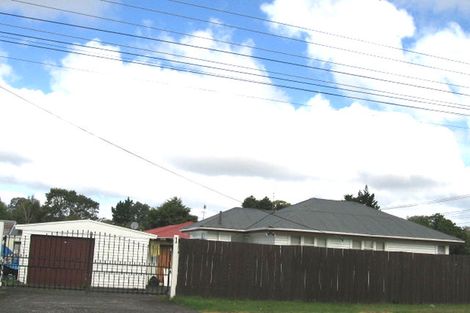 Photo of property in 1/1 Woodside Road, Massey, Auckland, 0614