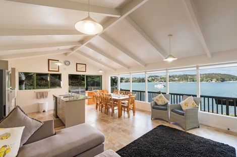 Photo of property in 17 Creswell Street, Opua, 0200