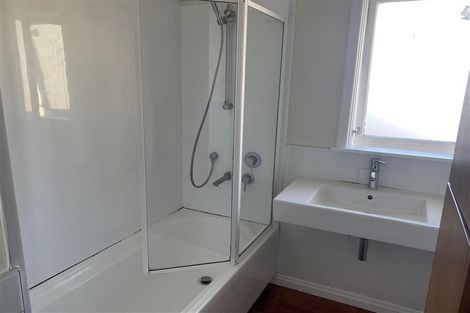 Photo of property in 19 Pinkerton Grove, Newlands, Wellington, 6037