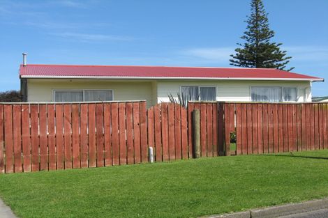 Photo of property in 25 Laird Street, Castlecliff, Whanganui, 4501