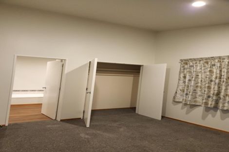 Photo of property in 14 Marina View, Paremata, Porirua, 5026