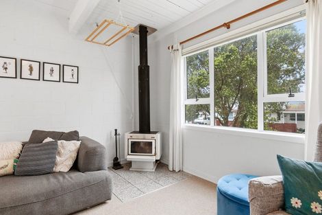 Photo of property in 116 Akaroa Drive, Maupuia, Wellington, 6022