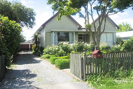 Photo of property in 21 Sandwich Road, Beckenham, Christchurch, 8023