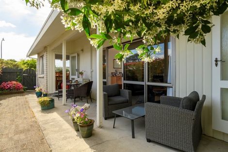 Photo of property in 17 Endeavour Avenue, Welcome Bay, Tauranga, 3112