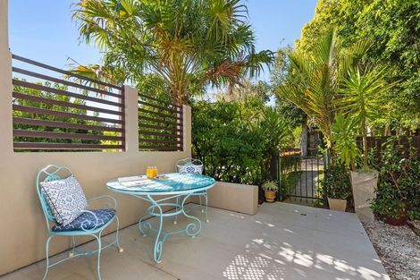 Photo of property in 2/222 Forrest Hill Road, Forrest Hill, Auckland, 0620