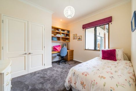 Photo of property in 32 Paekakariki Hill Road, Pauatahanui, Porirua, 5381