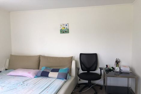 Photo of property in 16 Mallard Place, Unsworth Heights, Auckland, 0632