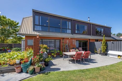 Photo of property in 10 Pyatt Place, Redwood, Christchurch, 8051