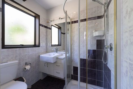 Photo of property in 25 Prince Regent Drive, Half Moon Bay, Auckland, 2012