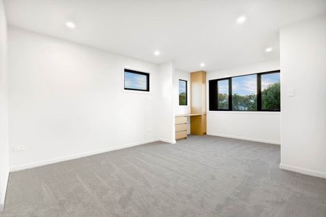 Photo of property in 69b Chivalry Road, Glenfield, Auckland, 0629