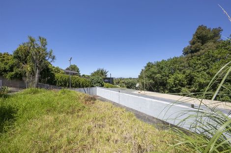 Photo of property in 323 Glenfield Road, Glenfield, Auckland, 0629