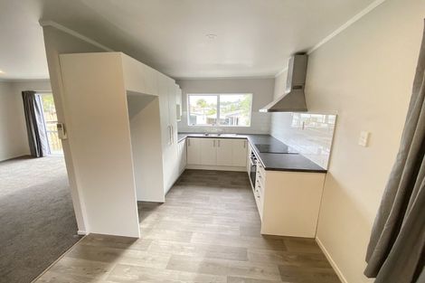 Photo of property in 5 Meadowvale Rise, Titirangi, Auckland, 0604