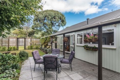 Photo of property in 5 Lesley Grove, Waikanae, 5036