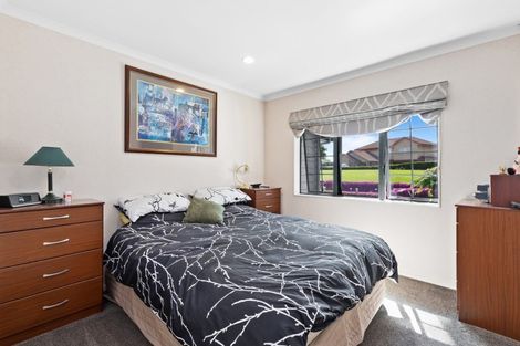 Photo of property in 27 Lorikeet Place, Unsworth Heights, Auckland, 0632