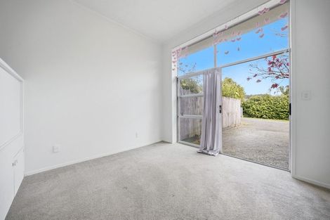 Photo of property in 3/70 Kaurilands Road, Titirangi, Auckland, 0604