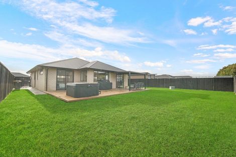 Photo of property in 4 Orawahi Road, Glenbrook, 2681