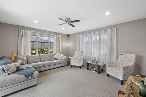 Photo of property in 77 Sarabande Avenue, Redwood, Christchurch, 8051