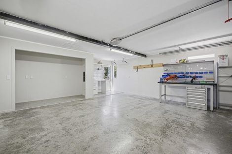 Photo of property in 9 Bennett Grove, Newlands, Wellington, 6037