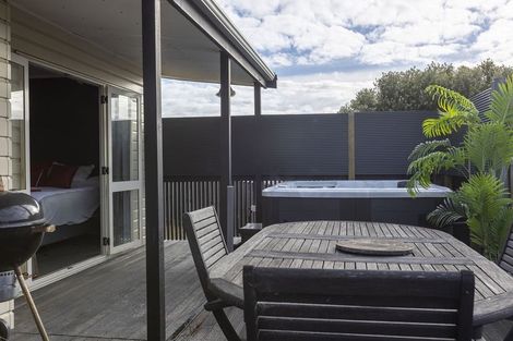Photo of property in 2 Cable Bay Block Road, Cable Bay, 0420