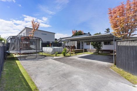 Photo of property in 61a Graham Avenue, Te Atatu Peninsula, Auckland, 0610
