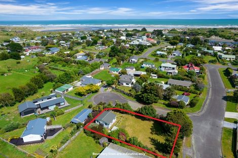 Photo of property in 8 Sand Dune Grove, Waikawa Beach, Manakau, 5573