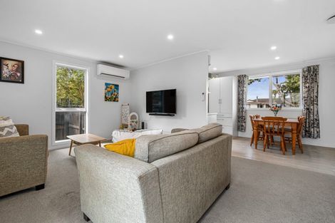 Photo of property in 2/17 Glen Road, Ranui, Auckland, 0612