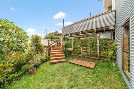 Photo of property in 35 Poto Road, Normandale, Lower Hutt, 5010