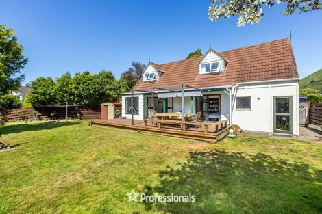 Photo of property in 58 Larchmont Grove, Totara Park, Upper Hutt, 5018