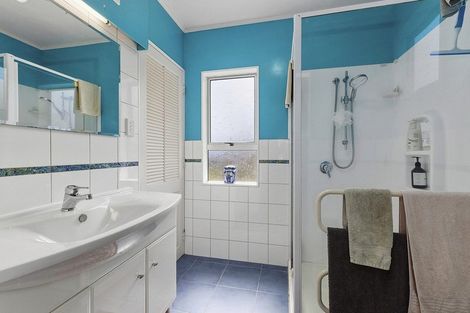 Photo of property in 3 Tirowhanga Road, Paremata, Porirua, 5024