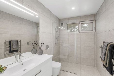 Photo of property in 7 Michael Avenue, Mount Pleasant, Christchurch, 8081