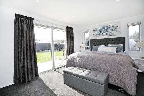 Photo of property in 28 Northside Drive, Waikiwi, Invercargill, 9810