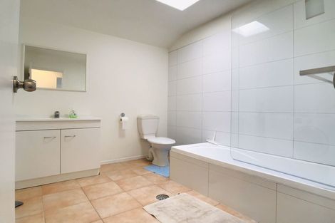 Photo of property in 2/36 John Jennings Drive, Oteha, Auckland, 0632